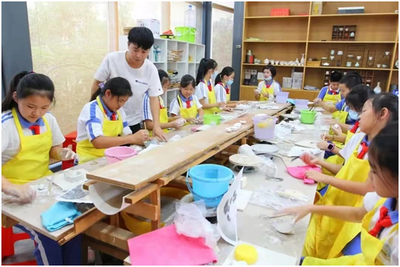 課后服務、午餐午休全覆蓋！深圳打造有溫度的教育，讓學生課后看護服務更貼心